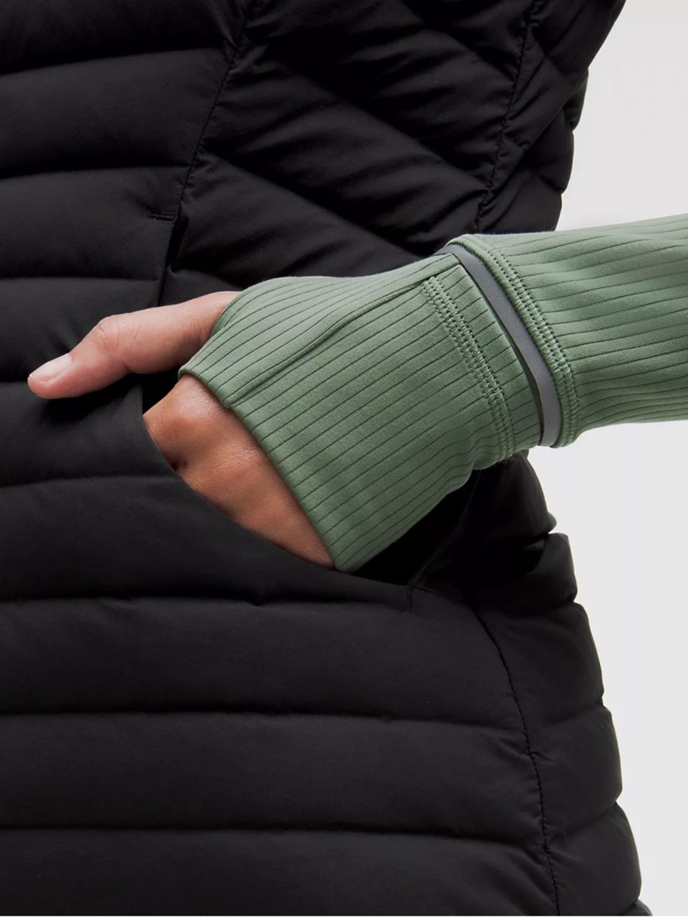 Lululemon size 6 Pack it Down Vest - Black - Windproof Waterproof 700-fill-power - Picture 3 of 16